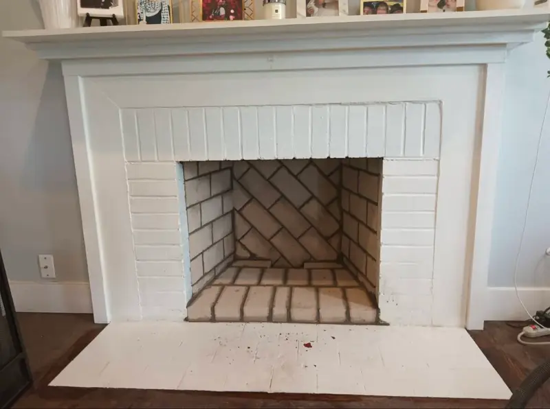 Gas fireplace with herringbone interior