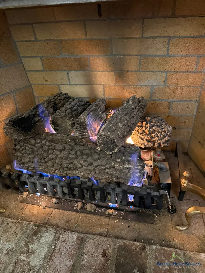Gas fireplace vented log set brick surround — Federal Way